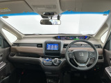 【前方視界】開放的な前方視界!運転がしやすく疲れにくいです♪窓が大きく、見通しがとっても良いおクルマですよ♪