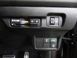 ETC付。高速道路の料金所はキャッシュレスで通過です。サービスエリア等にあるスマートインターの出入りも利用可能でとっても便利。ご納車後すぐにお使い頂けるようセットアップしてのお渡しとなります。
