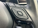 車線のはみ出しを検知するセンサーも装備しています