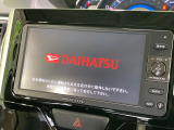 【純正ナビ】人気の純正ナビを装備しております。ナビの使いやすさはもちろん、オーディオ機能も充実!キャンプや旅行はもちろん、通勤や買い物など普段のドライブも楽しくなるはず♪