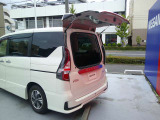セレナ 1.2 e-POWER ハイウェイスターV 
