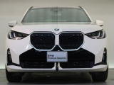 【キドニーグリル】BMWの代名詞。一目見ただけでBMWであると認識できる確固たるアイコンとして存在感を放ちます。