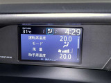 左右独立温度コントロールフルオートエアコンです。運転席、助手席それぞれで独立して温度設定ができます。冷え性の方が乗っても安心ですね♪