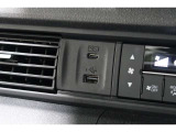 スマートフォンなどの音楽再生が可能なUSB接続ジャック装備車両です♪♪♪