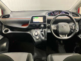 【運転席・助手席転席】運転席の足もともゆったりで長距離ドライブでも快適に★