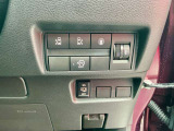 運転席右側には電動スライドドア等各種スイッチが集約されています!!