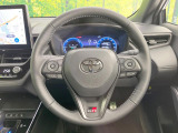 インテリアに合わせたデザインのステアリングは、運転される方のことも考え、運転しやすい形状、大きさです。是非一度、実際に触ってお確かめください。