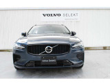 最新のVOLVOのエンブレムデザイン☆センターを斜めに大きく横切るラインと銀のアイアンマーク☆