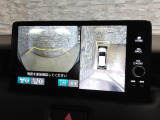 運転席から見づらい前後左右を、ナビ画面の映像で確認。見通しの悪い交差点や狭い道でのすれ違い、駐車などをサポートします。