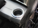 運転席右側のドリンクホルダーです。