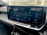 タッチパネルモニターより各種設定を変更したり、機能を使用したり出来ます。スマートフォンをミラーリングしてナビの使用ももちろん出来ます。