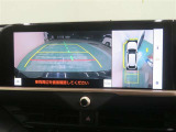 パノラミックビューモニター搭載。カメラで車両周囲の状況を映し出すため、狭い場所での駐車などに役立ちます。
