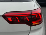 LEDテールランプ。ウィンカーには流れる様に点滅する「ダイナミックターンインジケーター」を装備。後続車からの視認性に貢献します。