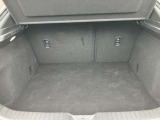 大きな間口で荷物の出し入れも楽々出来ますよ!ハッチゲートは、雨の日にも便利に使えますよ