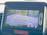 【バックカメラ】駐車時に後方がリアルタイム映像で確認できます。大型商業施設や立体駐車場での駐車時や、夜間のバック時に大活躍!運転スキルに関わらず、今や必須となった装備のひとつです!