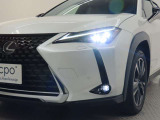 【オートライト】車外の明るさに応じて、自動的にライトの点灯・消灯をしてくれます。トンネルが続くような道でも、ライトスイッチを操作する必要がありません。消し忘れの心配もありません。