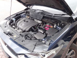 2.0L SKYACTIV-G搭載車です。エンジンルームの状態を確認できます。