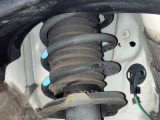 お車を安心してお乗りいただく為には、足回りの定期点検が欠かせません。サービスサポート(有償保証)では無料点検もご提供しており、安心のカーライフをお過ごしいただけるサポート体制が整っています。