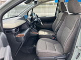運転に必要な情報が視認しやすいインストルメントパネル。操作性にも優れ、快適なドライビングをサポートします。