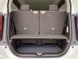 アイデア次第でいろいろな使い方ができる広くて使い勝手のいい荷室。