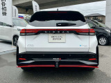 横一文字に広がるリヤコンビランプと、NISMO専用のスポーティなリヤバンパーが印象的なバックスタイル。赤いアクセントが存在感を高め、後ろ姿まで力強く引き締まった一台です!