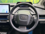 【ステアリングヒーター】冬場に冷たくなりやすい革巻きステアリングを、スイッチ一つで素早く適温に!エアコンよりも早く温まってくれるので、寒い日の運転も快適になりますね♪