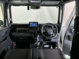 フロントガラスが大きく、ワイドな視界で運転もしやすくなるように設定されています。
