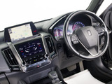 使いやすさや安全性を追求したステアリング周り!高級車ゆえにスイッチ類が多いのも特徴ですね!考え尽くされた配置ですぐに使いこなす事が出来ますのでご安心下さい!是非、体感してみて下さい!!