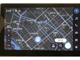 スマホやiPhoneと連携し対応アプリを表示させて使うコネクティッドナビ対応ディスプレイオーディオPlus。フルセグTV対応です。