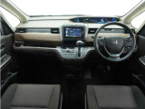 ◆インテリアパネル◆視界広々で非常に運転しやすくロングドライブでも疲れを感じさせないすっきりとまとまったインパネ周りです。