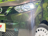 【LEDヘッドライト】悪天候や夜間走行時も良好な視界を確保し安心して運転できる高輝度LEDヘッドライトを装備!点灯速度が早く、消費電力も抑えられています。