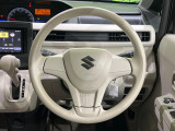 インテリアに合わせたデザインのステアリングは、運転される方のことも考え、運転しやすい形状、大きさです。是非一度、実際に触ってお確かめください。