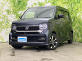 シャープなラインが特徴的なフロントマスク。洗練されたスタイリングは、街中での運転も楽しくさせてくれます。