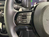 ステアリングにオーディオ操作スイッチが付いています。オーディオ画面に直接タッチしなくても操作が出来ますので、運転に集中できます。