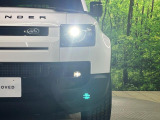 夜間の視界を劇的に広げる賢いヘッドライトです!対向車や前走車に光が当たる部分だけを自動で消灯し、眩惑を防ぎつつ周囲をハイビームで明るく照らします。特徴的な「シグネチャー」の光も美しい装備です。