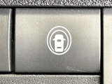 【車線逸脱警報】付☆例えば。。。長距離運転で疲れてウトウト。ふらふら運転で車線を割って走ってしまった。そんなときに役に立つのがこの装備!車線をまたぐと音でお知らせしてくれます!