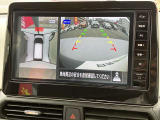まるで真上から見ているような、視認性の良いアラウンドビューモニターです。駐車が苦手な方でもこれでらくらく駐車できますよ。