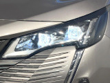 ●LEDヘッドライト:夜間走行時も良好な視界を確保し安心して運転できる高輝度LEDヘッドライトを装備!点灯速度が早く、消費電力も抑えられています。