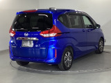 スライドドアは通常のドアに比べて、車のボディーに対し平行に開閉し、開けてもスペースを取りません。出入り口が大きいドアはお子様のいるご家庭はもちろん、混んだ駐車場でも大活躍です!