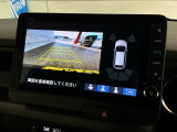 リバースギアに入れるだけで後方の表示へ切り替わります。夜間や雨の日の駐車も楽になりますよ。