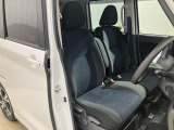 【運転席シートリフタ-】運転席の高さ調整が出来るので自分の運転しやすい高さに合わせて快適なドライブをお楽しみください♪♪