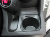 運転席側の手の届きやすい位置にもドリンクホルダーが付いています。