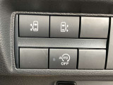 ハンズフリー両側オートスライドドアです。荷物やお子様抱っこで両手がふさがっていても、片足を振り入れるだけでドアが開閉できます。