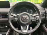 【純正革巻きステアリング】上質な革を使用することで、手にしっかり馴染みとても運転しやすいハンドルです♪