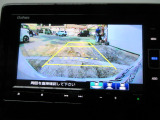 バックカメラの画像です。ガイドラインがスムースな車庫入れをサポートいたします。車庫入れの安心感がアップしますね。