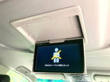 【フリップダウンモニター】大画面モニターで後席でもエンタメをお楽しみいただけます。小さなお子様にも大人気の装備です♪