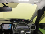 ドライバー目線で、使いやすく安全操作性と良好な視界を実現した運転席です。