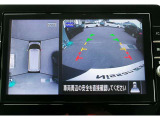 リバースにシフトするとまるで上空から見下ろしているような感じにナビゲーション画面に映し出します