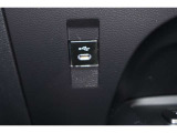 データ通信/給電用のUSBポートも装備されています。車内にあると便利なアイテムのひとつですね!