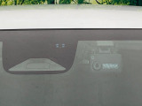 【ホンダセンシング】走行中に前方の車両等を認識し、衝突しそうな時は警報とブレーキで衝突回避と被害軽減をアシスト。より安全にドライブをお楽しみいただけます。